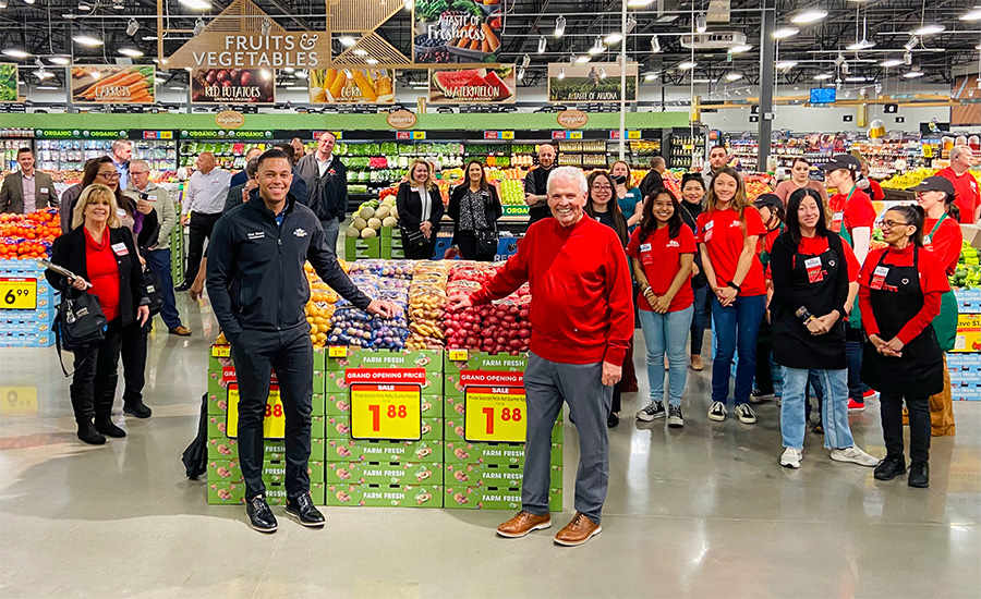 Mayor Hall and Councilmember Haney standing in front of a produce display and Fry's grocery store employees.