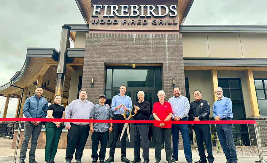 Mayor Hall, Vice Mayor Haney, Police Chief Benny Pina, and Councilmembers Cline, Duffy, and Judd phose for a phot with Firebirds Wood Fired Grill staff.